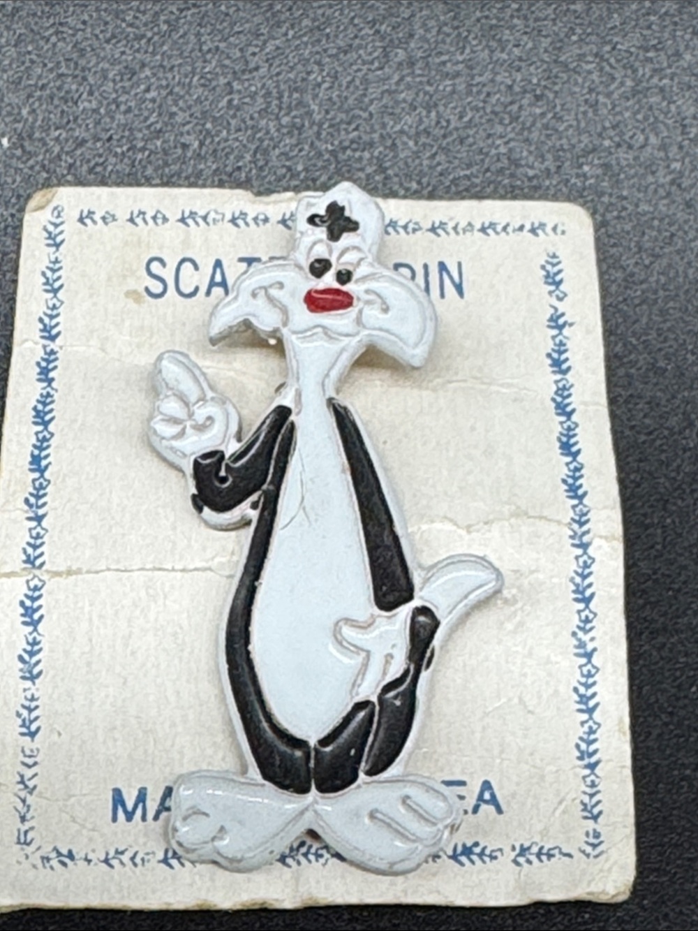 Vintage Sylvester the Cat Scatter Pin - Unbranded